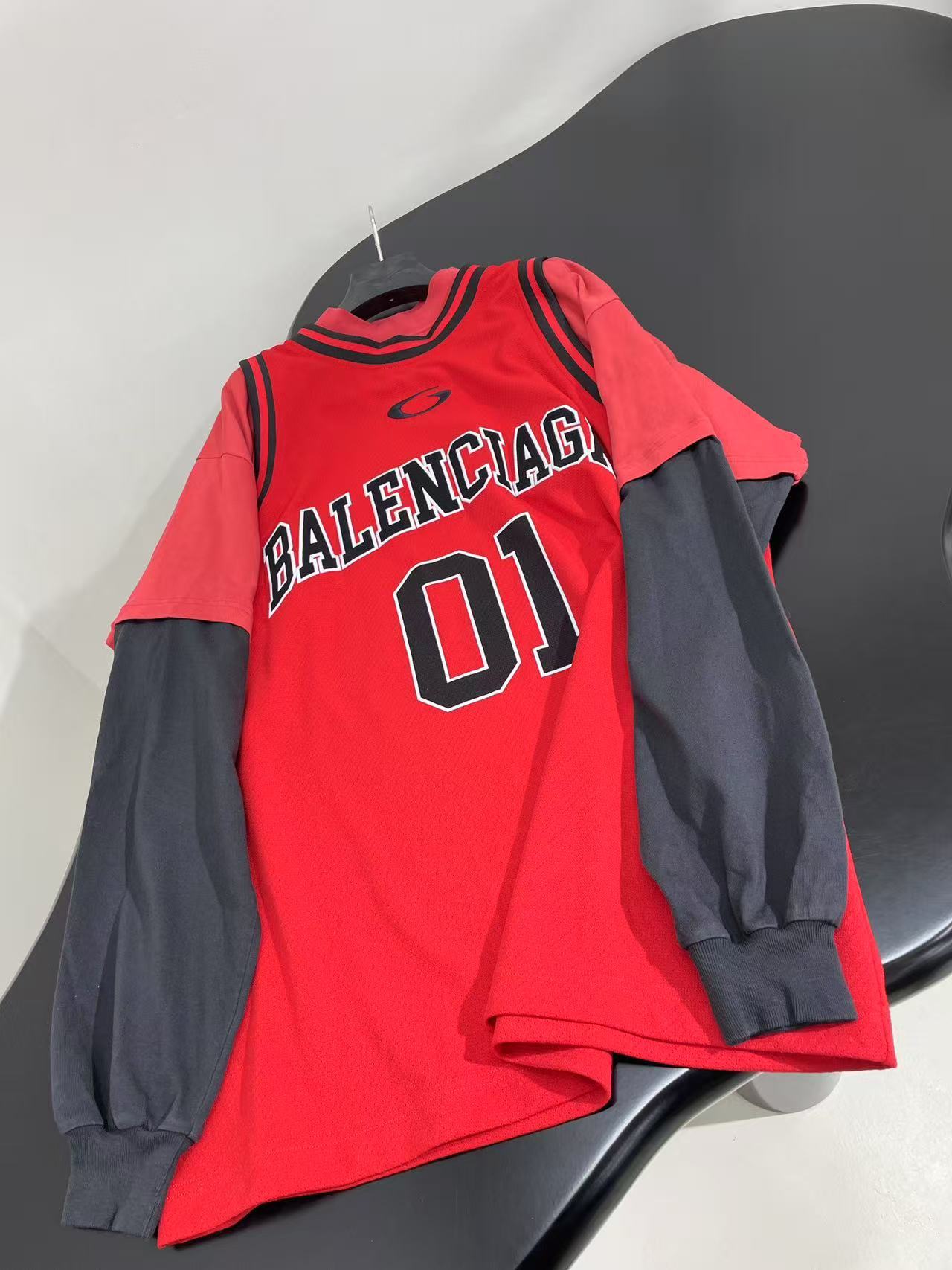 Balenciaga レッド/ブラック の メンズ BASKETBALL SERIES - レイヤード ロングスリーブ Tシャツ