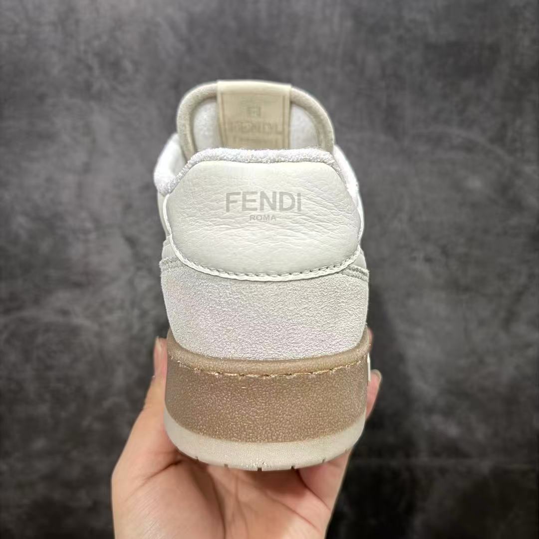 Fendi フェンディ マッチ ホワイトスエード ロートップ