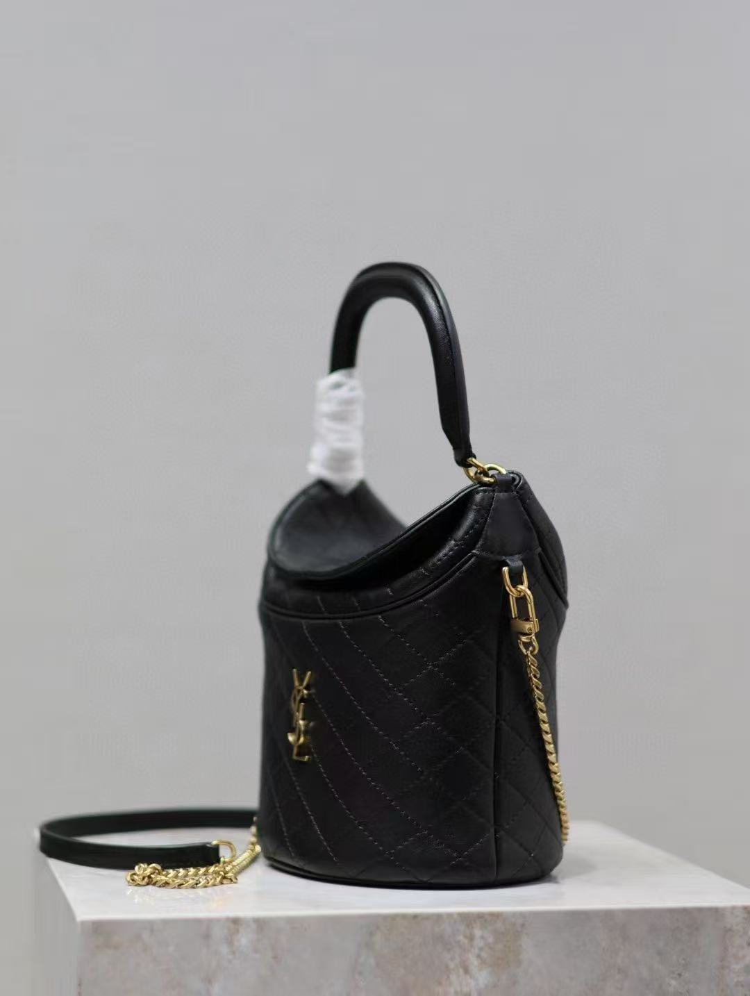  Saint Laurent サンローラン ギャビー バケットバッグ（ラムスキン）
