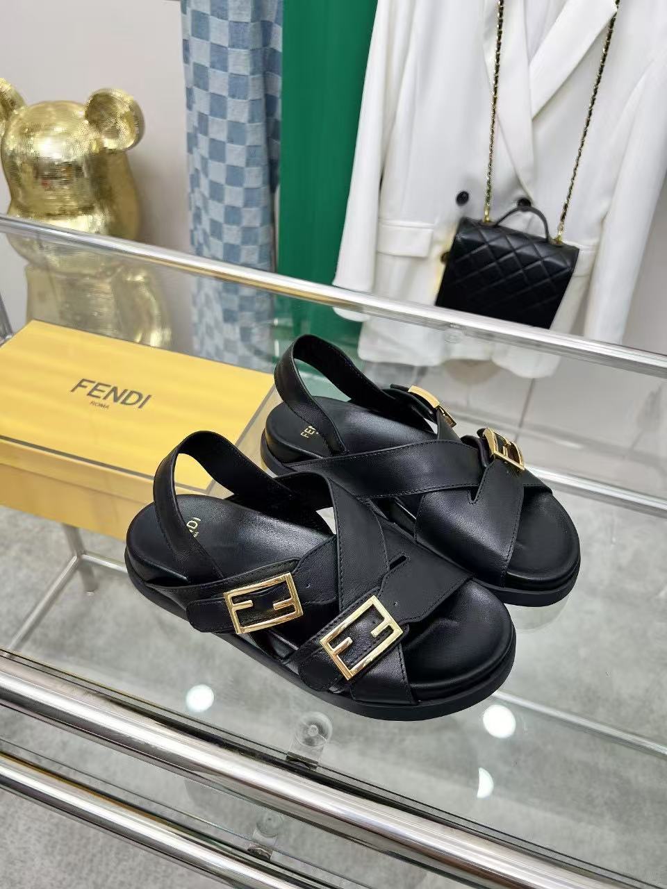 Fendi フェンディ フィール ブラックレザー スライド