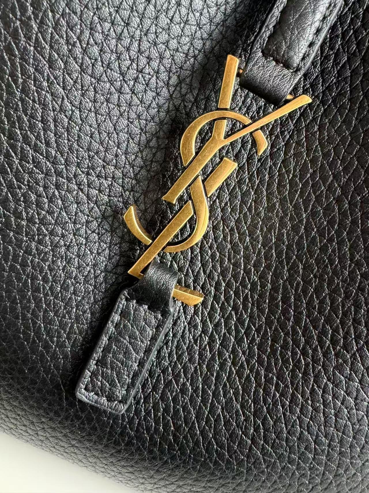 Saint Laurent サンローラン  LE 5 À 7 ソフト ベビー（グレインレザー）