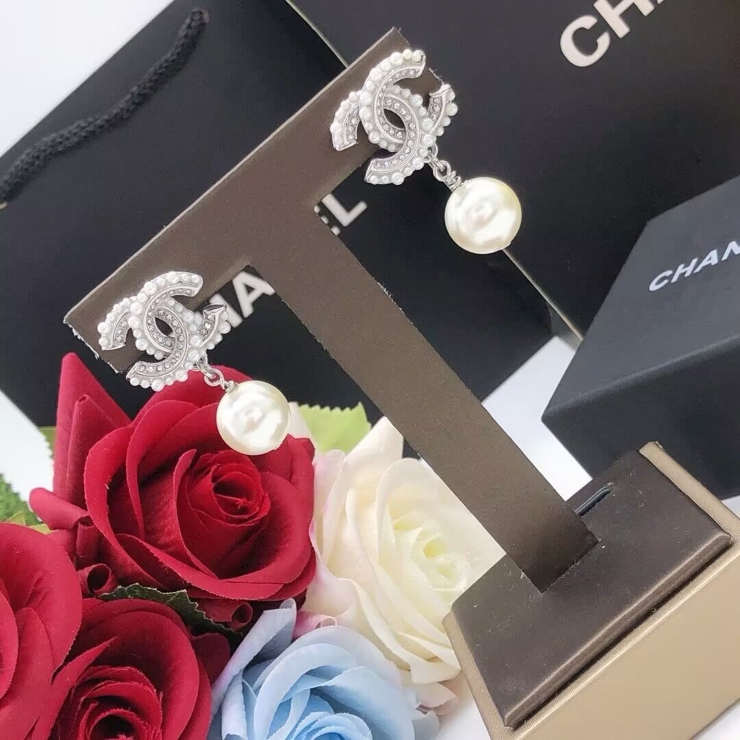 CHANEL COCOパールスウィングピアス