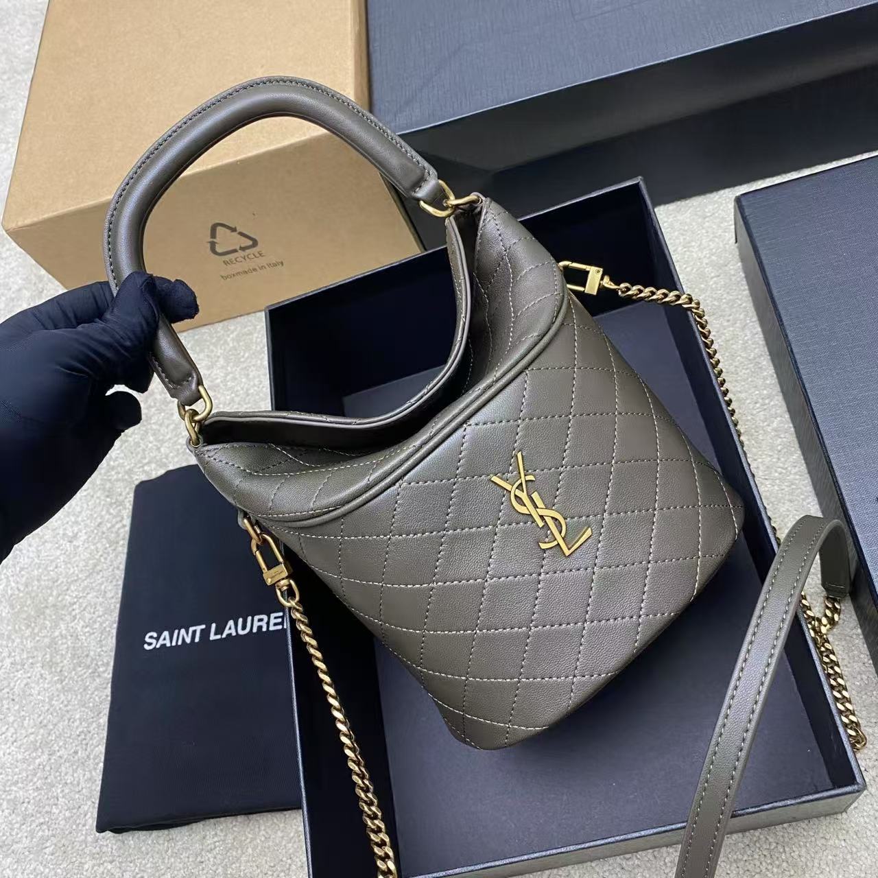 Saint Laurent サンローラン  ギャビー バケットバッグ（ラムスキン）
