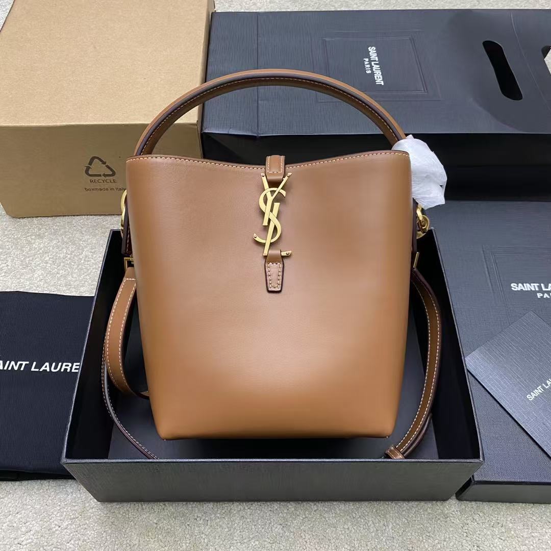 Saint Laurent サンローラン LE 37 スモール（シャイニーレザー）