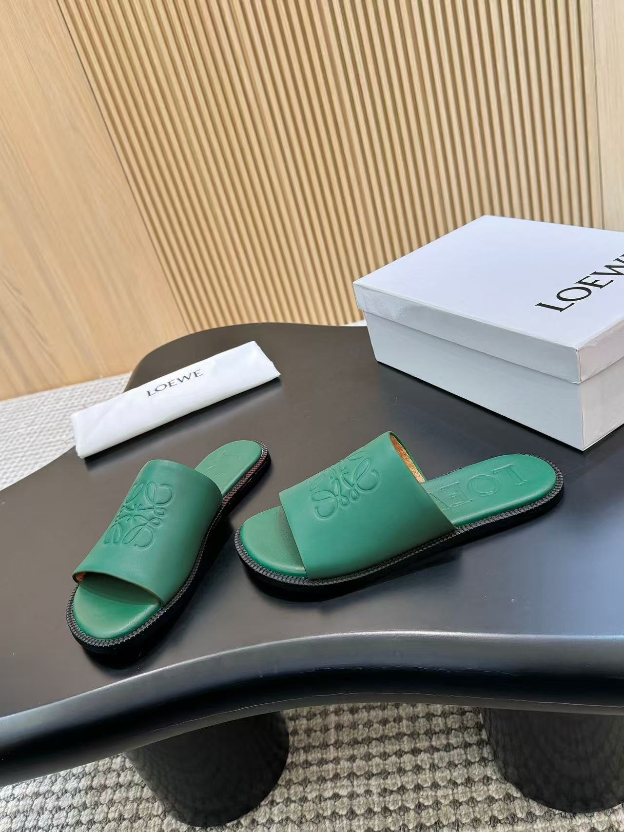 Loewe フレックス アナグラム スライド（ソフトカーフ）