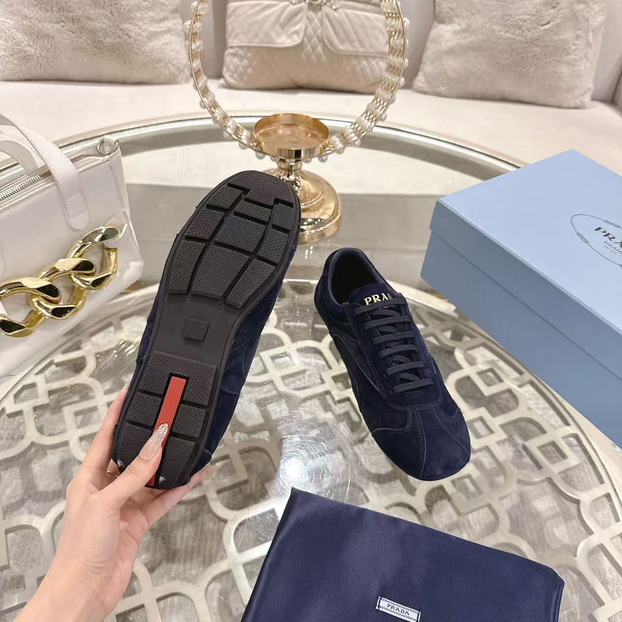 Prada スエード スニーカー