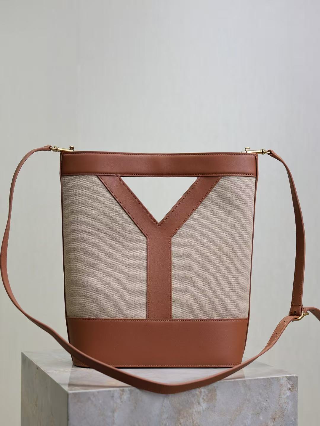 Saint Laurent サンローラン スモールバケット（キャンバス/レザー）