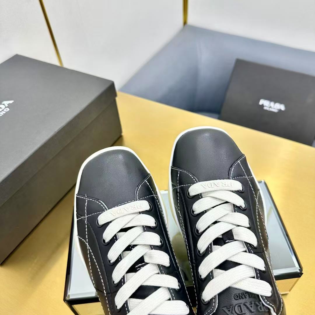 Prada ナッパレザー スニーカー