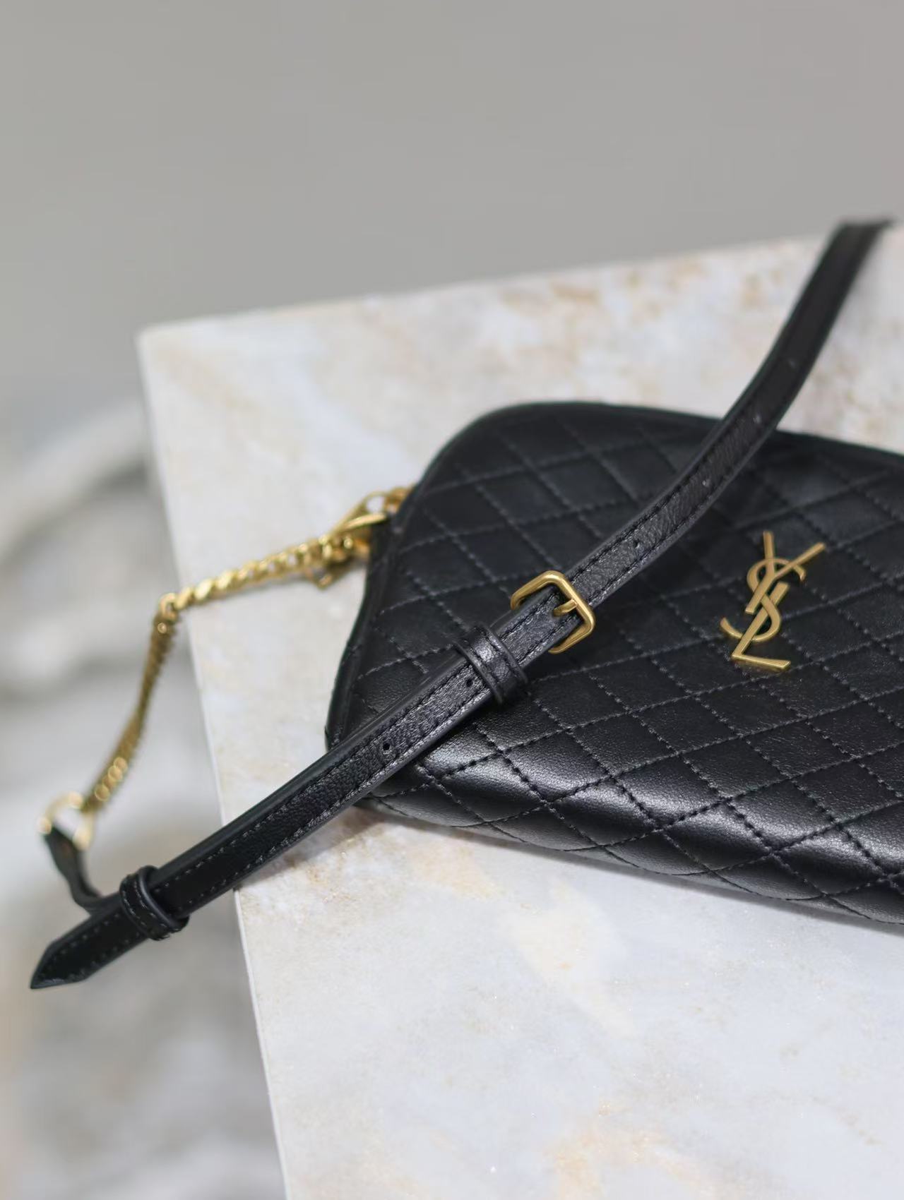 Saint Laurent サンローラン ギャビー カメラバッグ（ラムスキン）