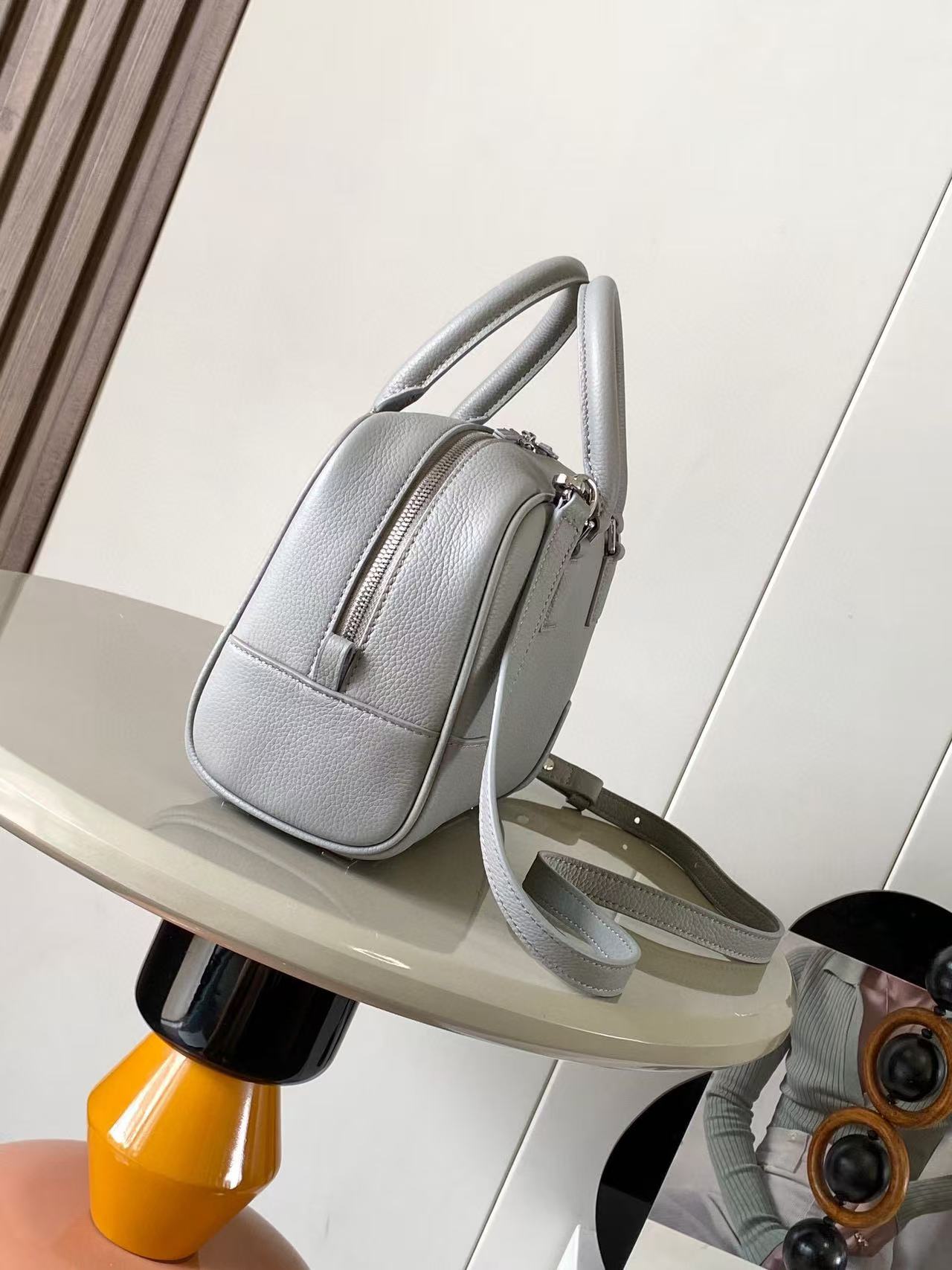 Loewe アマソナ23 バッグ（ソフトグレインカーフ）