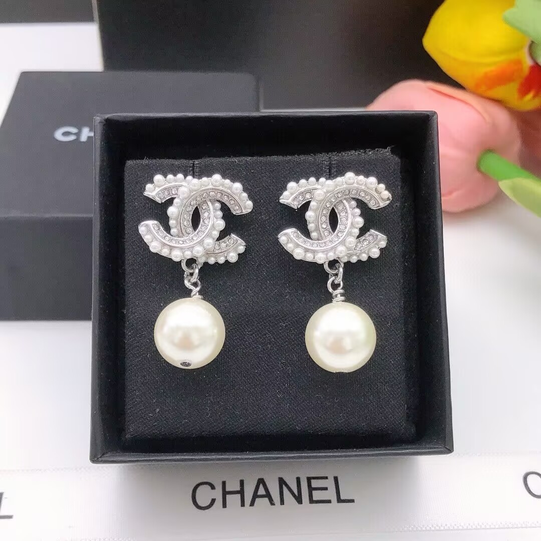 CHANEL COCOパールスウィングピアス