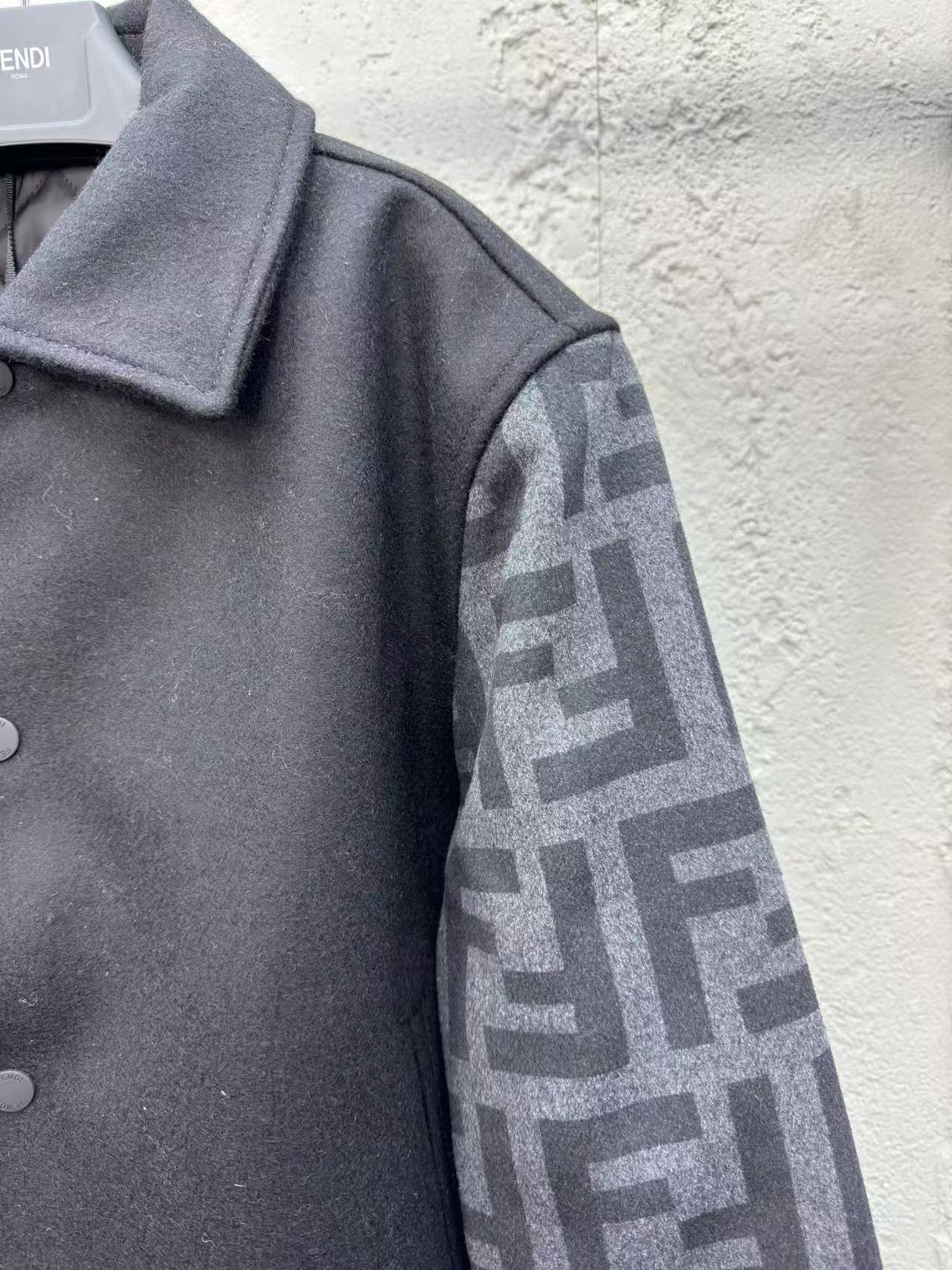 Fendi ブラックウール ボンバージャケット