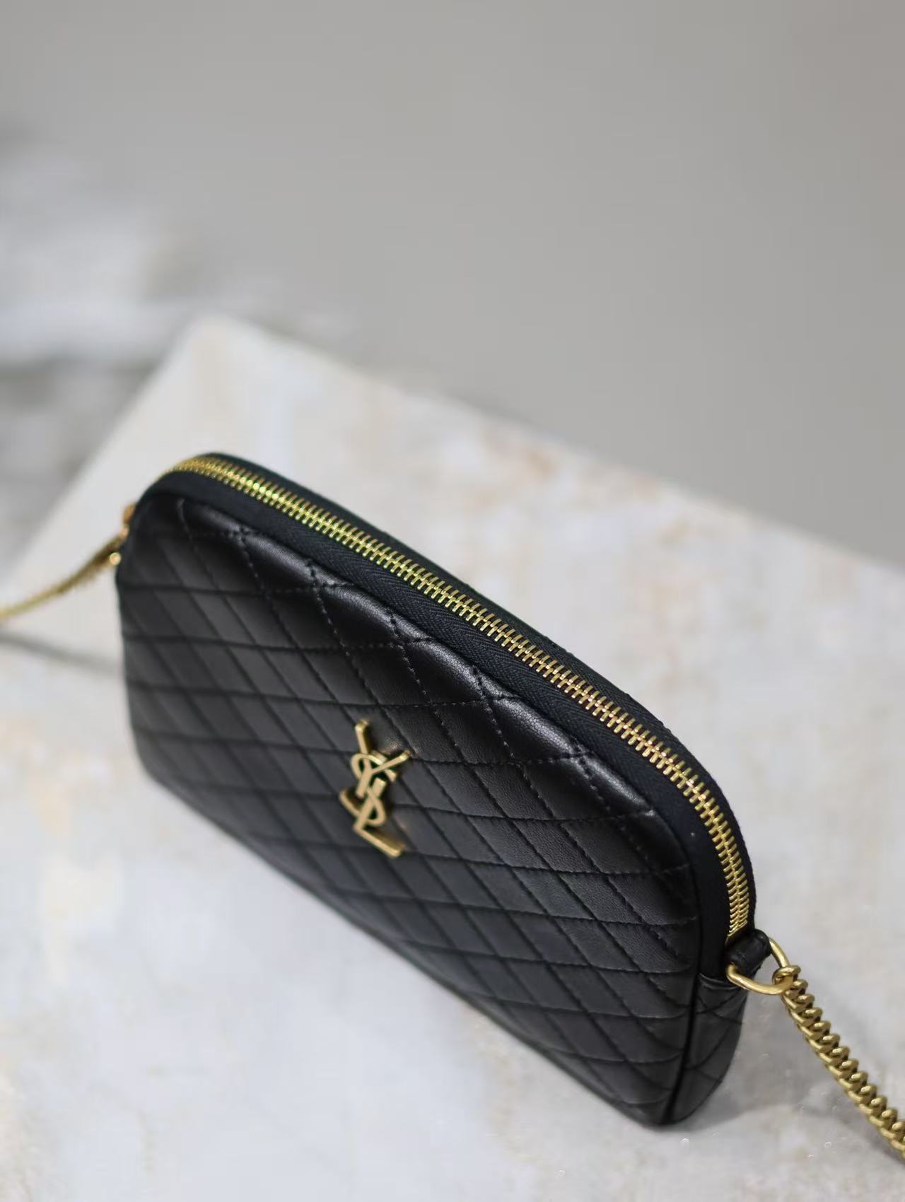 Saint Laurent サンローラン ギャビー カメラバッグ（ラムスキン）