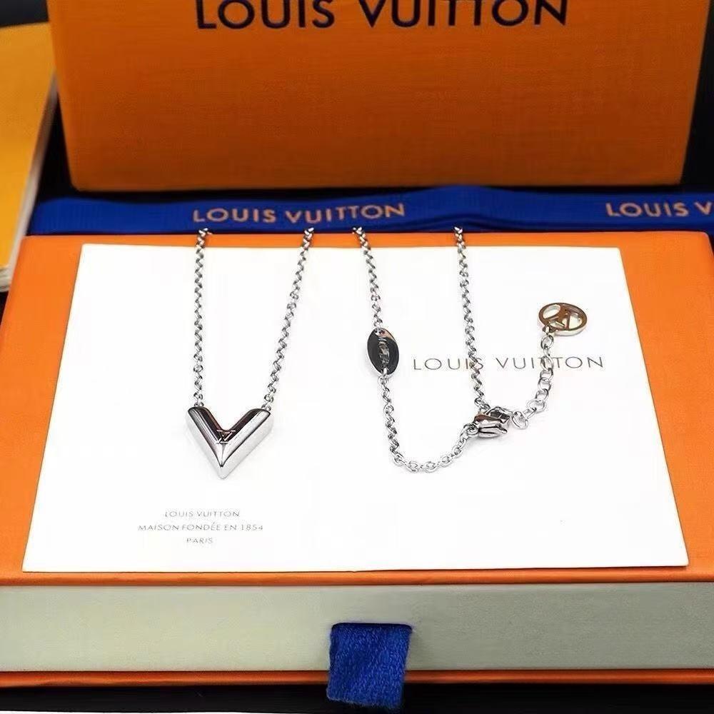 ルイ・ヴィトン ネックレス エッセンシャルV シルバー