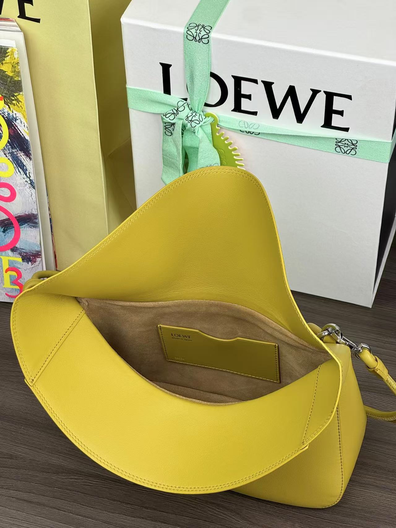 Loewe オラ バッグ ミディアム（スムースカーフ）