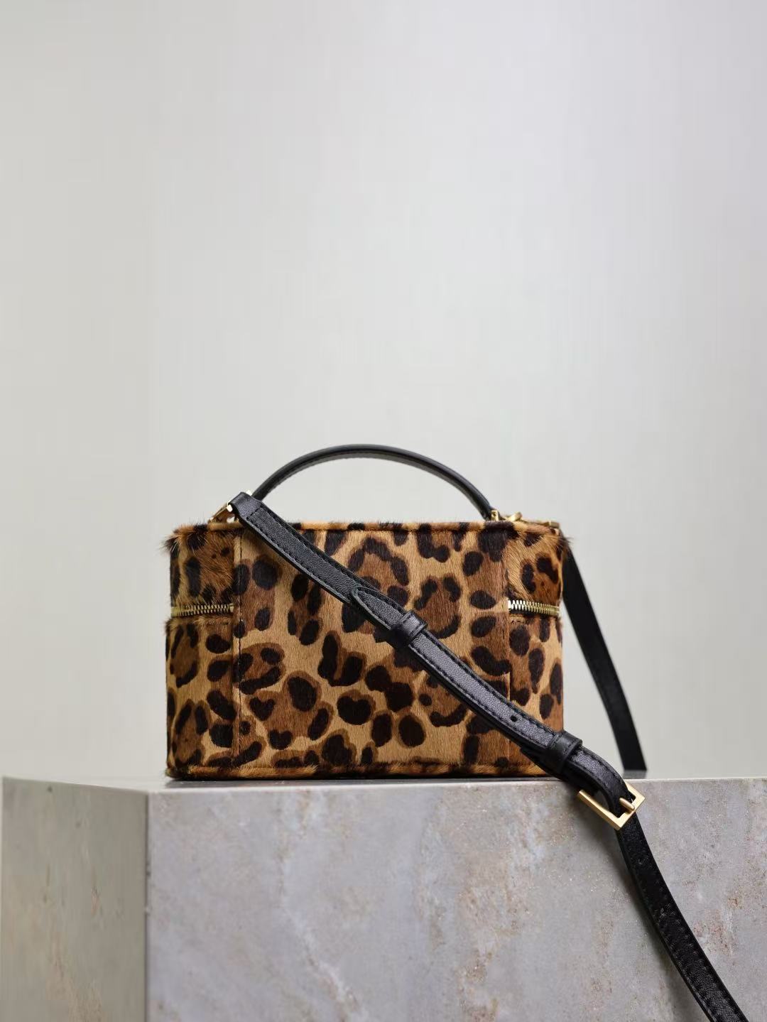  Saint Laurent サンローラン  ギャビー ヴァニティバッグ（ポニーヘアレザー）