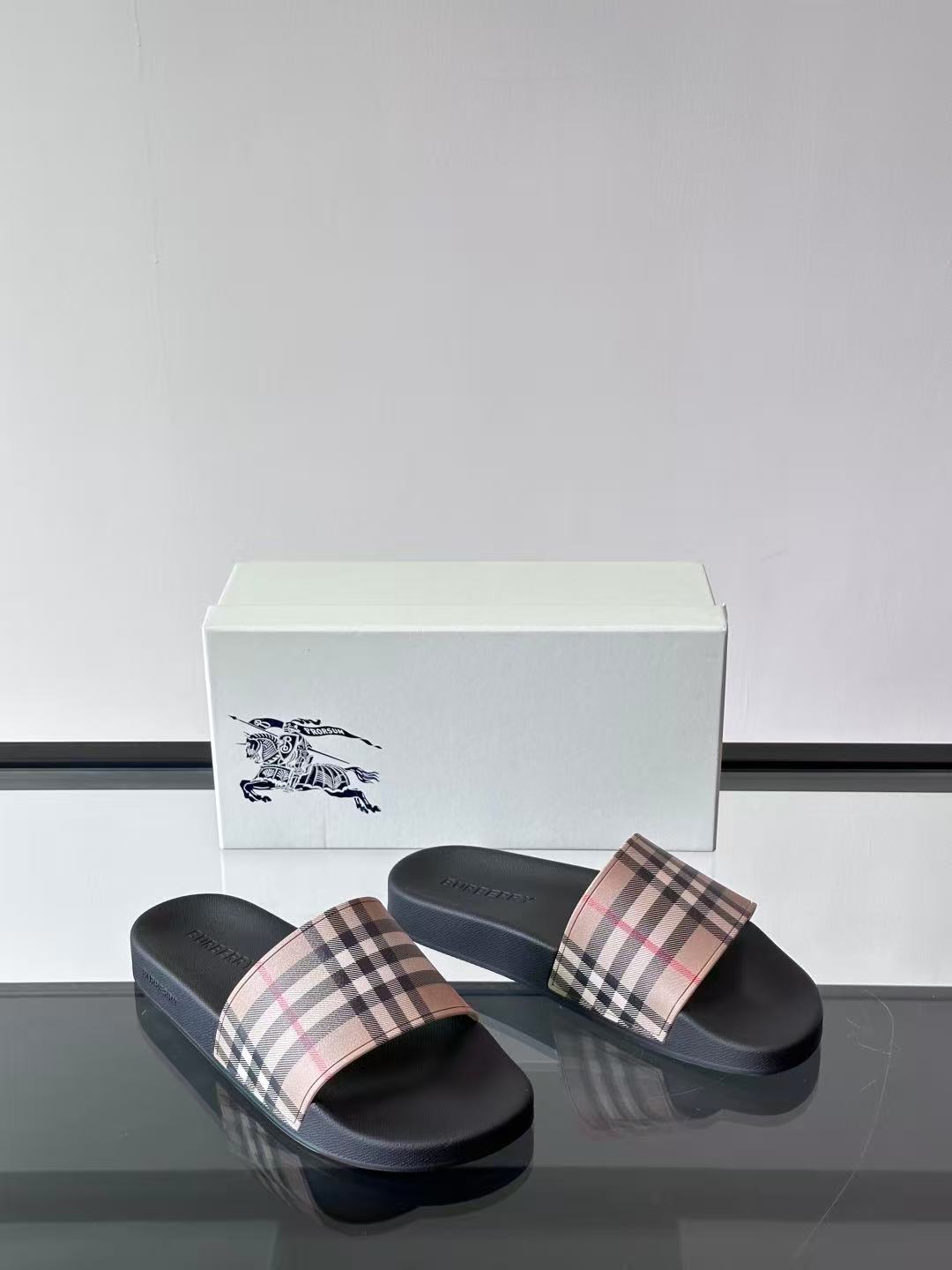 Burberry チェック スライド