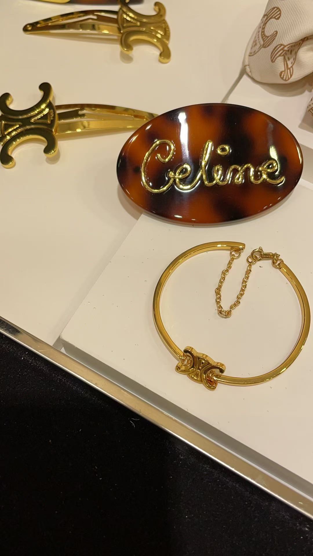 CELINE トリオンフ アーティキュレート ブレスレット / ゴールドフィニッシュ ブラス