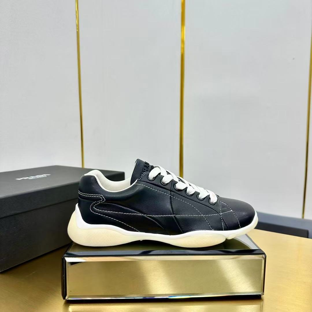 Prada ナッパレザー スニーカー