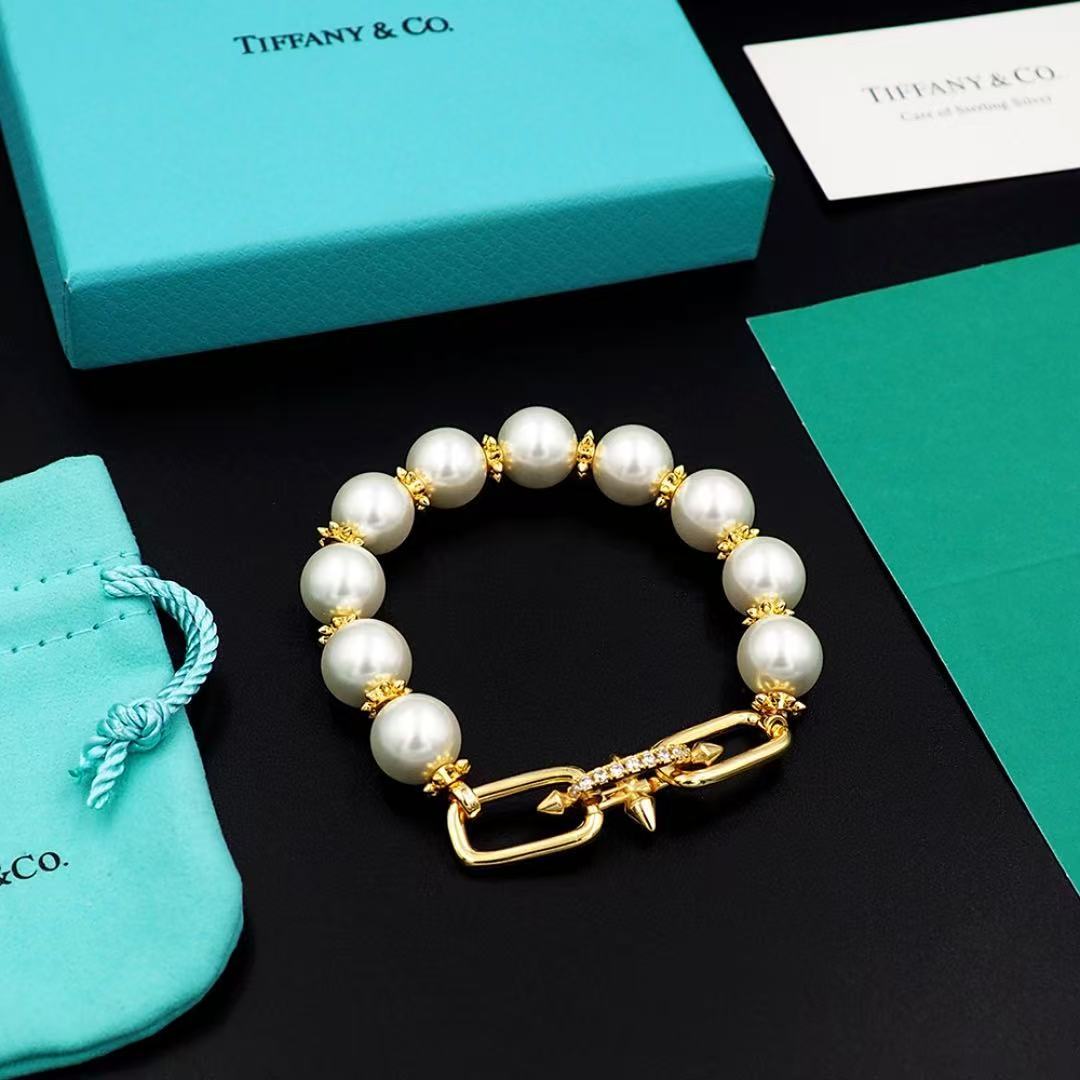 ティファニー タイタン by ファレル・ウィリアムス パール ブレスレット イエローゴールドにダイヤモンドをセッティング