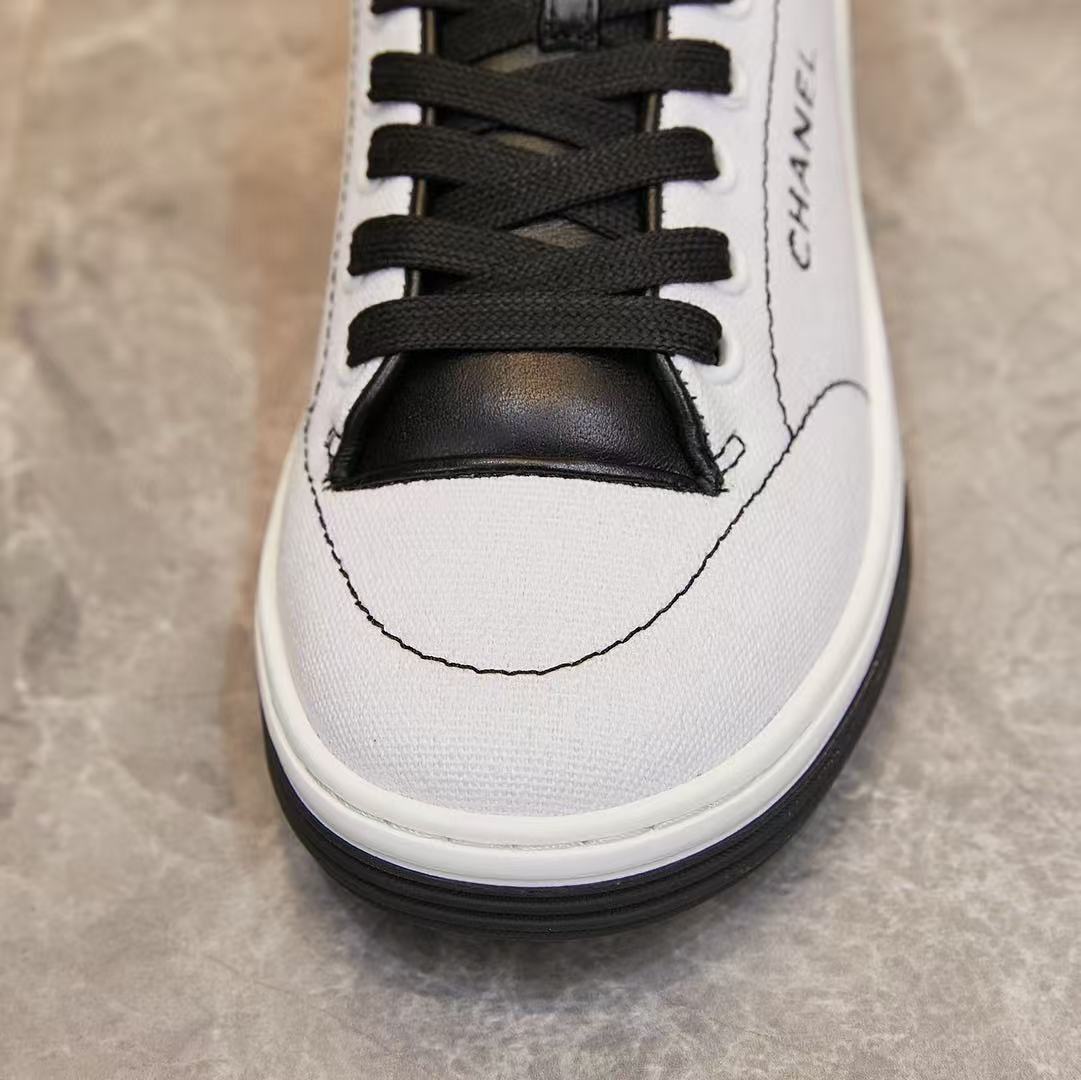 CHANEL 2024/25年 クルーズ コレクション ショー スニーカー