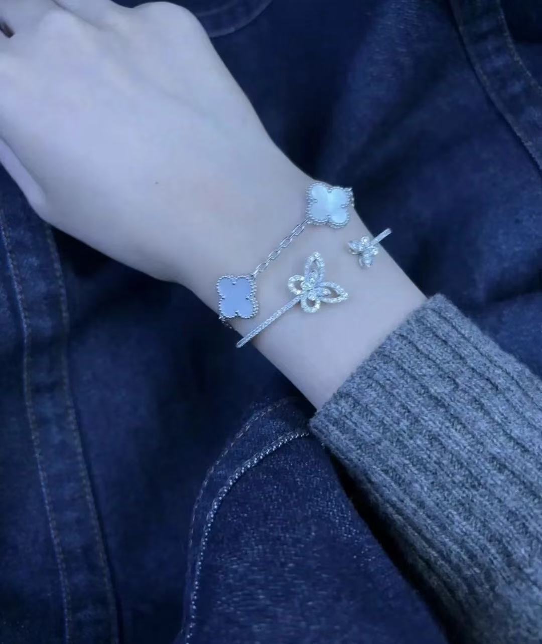 Graff バタフライ シルエット オープン ダイヤモンド バングル