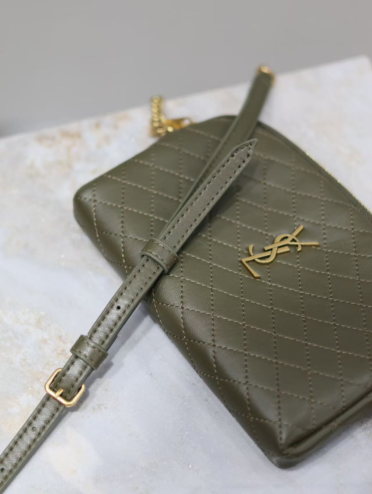 Saint Laurent サンローラン  ギャビー カメラバッグ（ラムスキン）