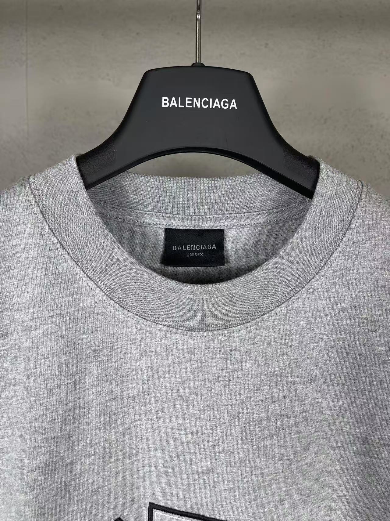 Balenciaga CEO TEAM LOGO BOXY Tシャツ で ヘザーグレー