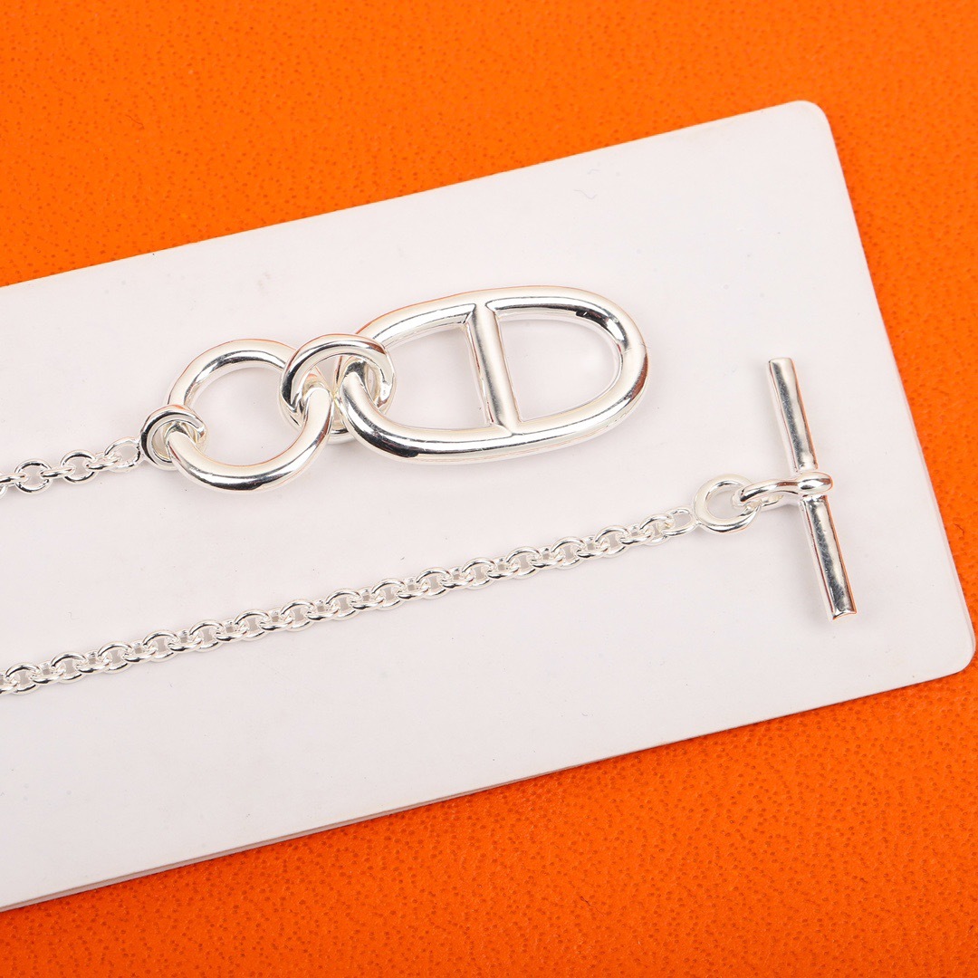 HERMES 人気不動のデザイン ♪ シェーヌダンクル ♪ ペンダント