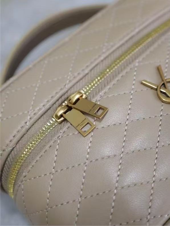  Saint Laurent サンローラン ギャビー バニティバッグ（ラムスキン）