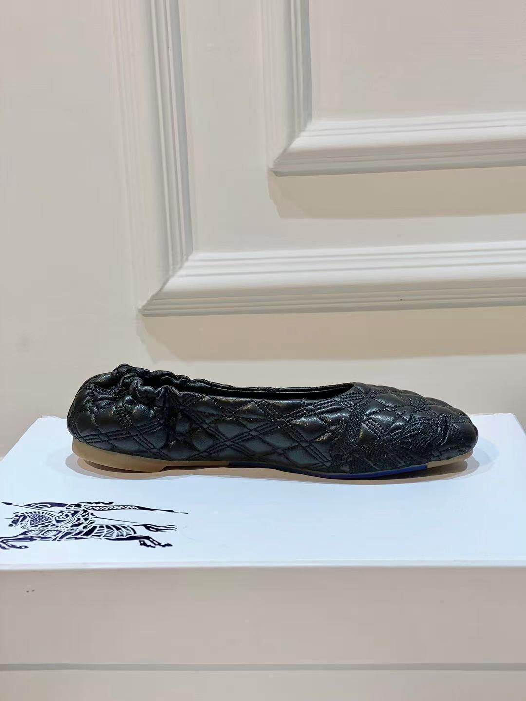 Burberry レザー サドラー バレリーナ