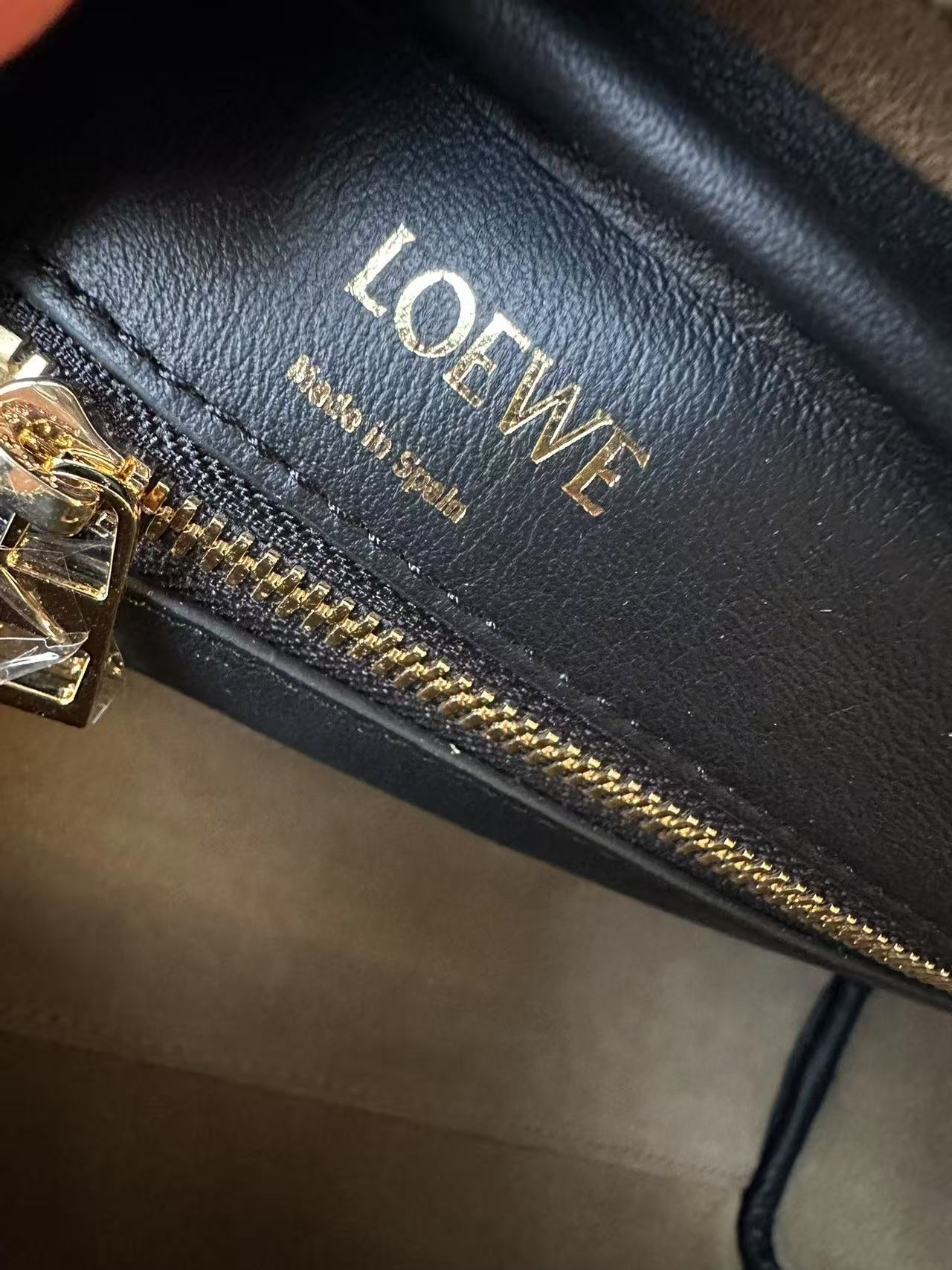 Loewe アマソナ23 バッグ（ナパカーフ）