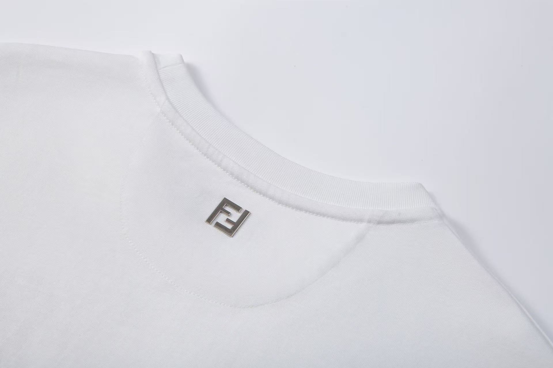 Fendi Silvia and The Baguette Tシャツ マルチカラープリント ホワイトコットン Tシャツ