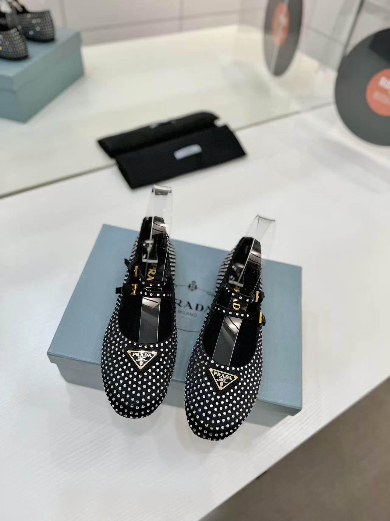 Prada クリスタル付 スエード バレリーナ