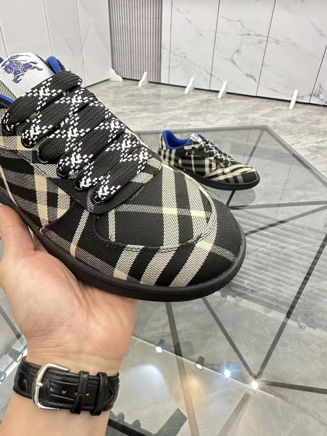 Burberry チェック テラススニーカー