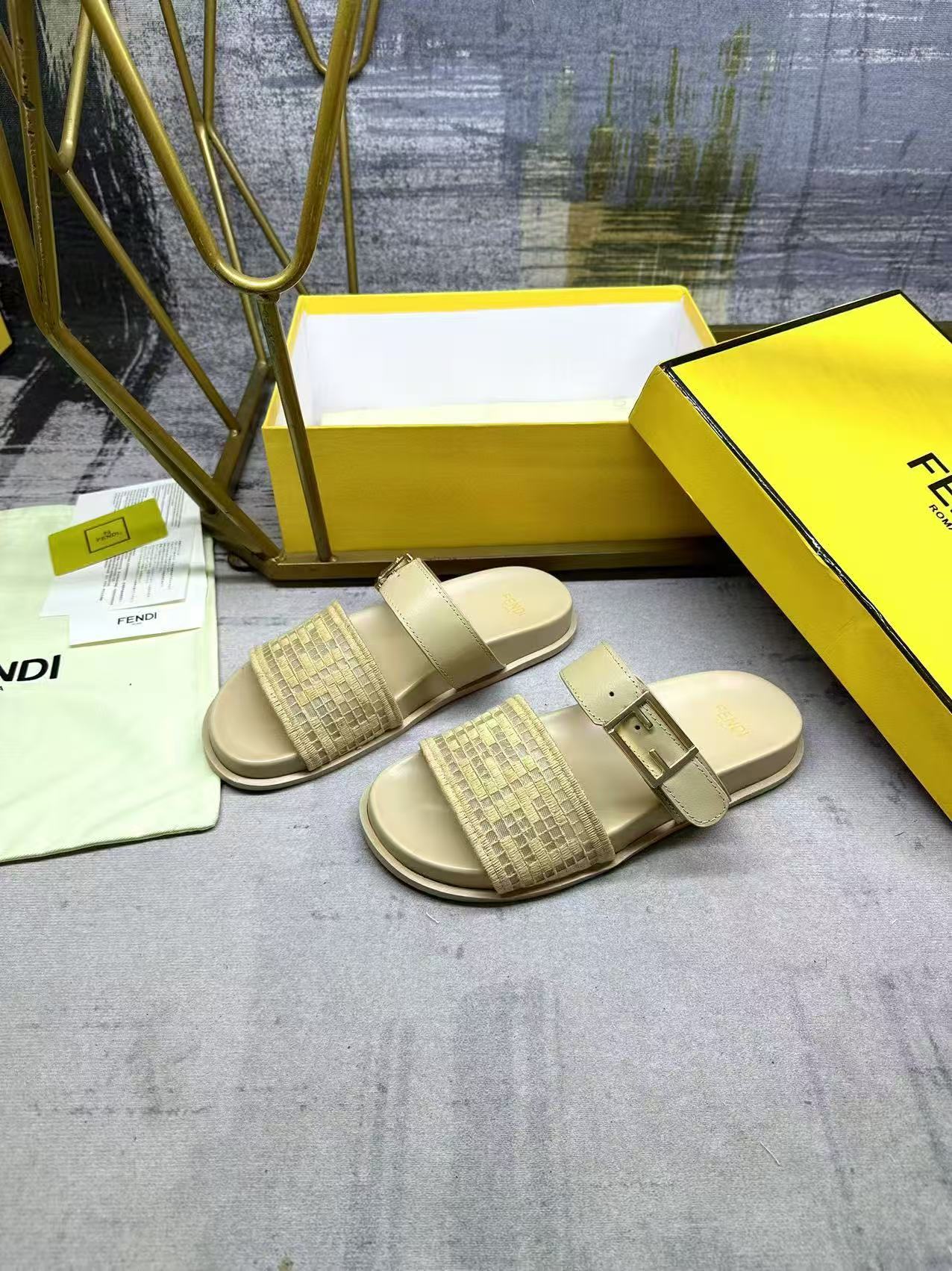 Fendi フェンディ フィール メッシュサンダル ラフィアヤシ製FF刺繍入り