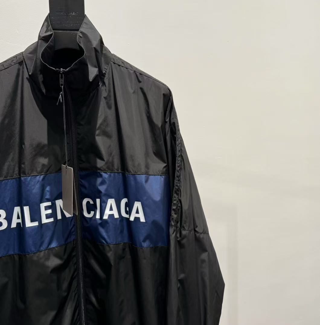 BALENCIAGA ジップアップ ジャケット で ブラック