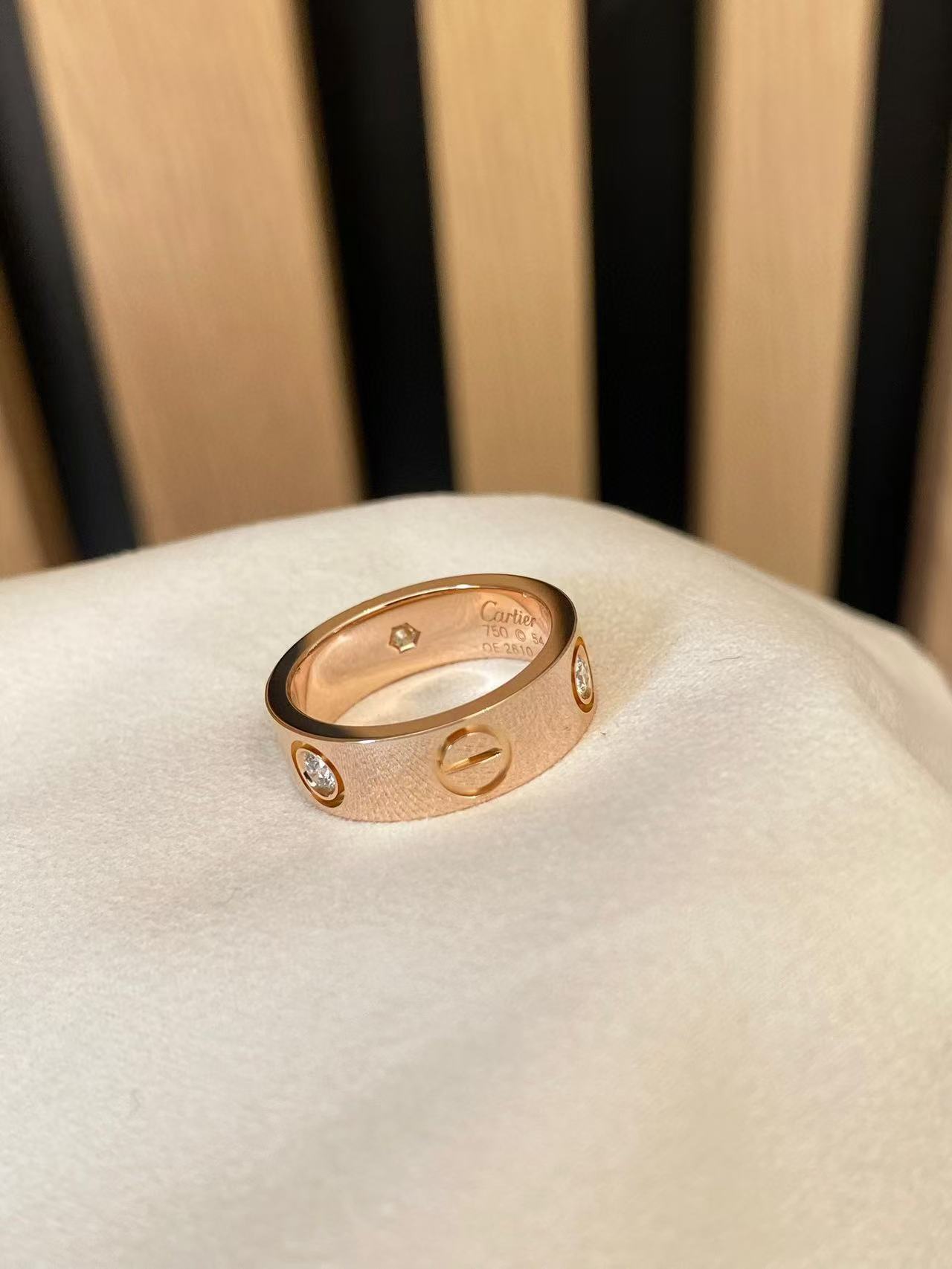 Cartier Love リング、スモールモデル、ダイヤモンド1石