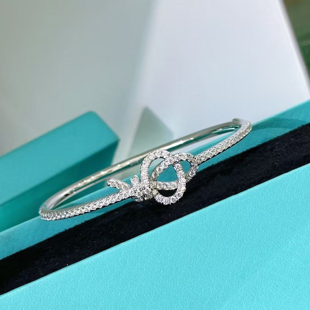 ティファニー ノット ヒンジ ブレスレット プラチナにダイヤモンドをセッティング