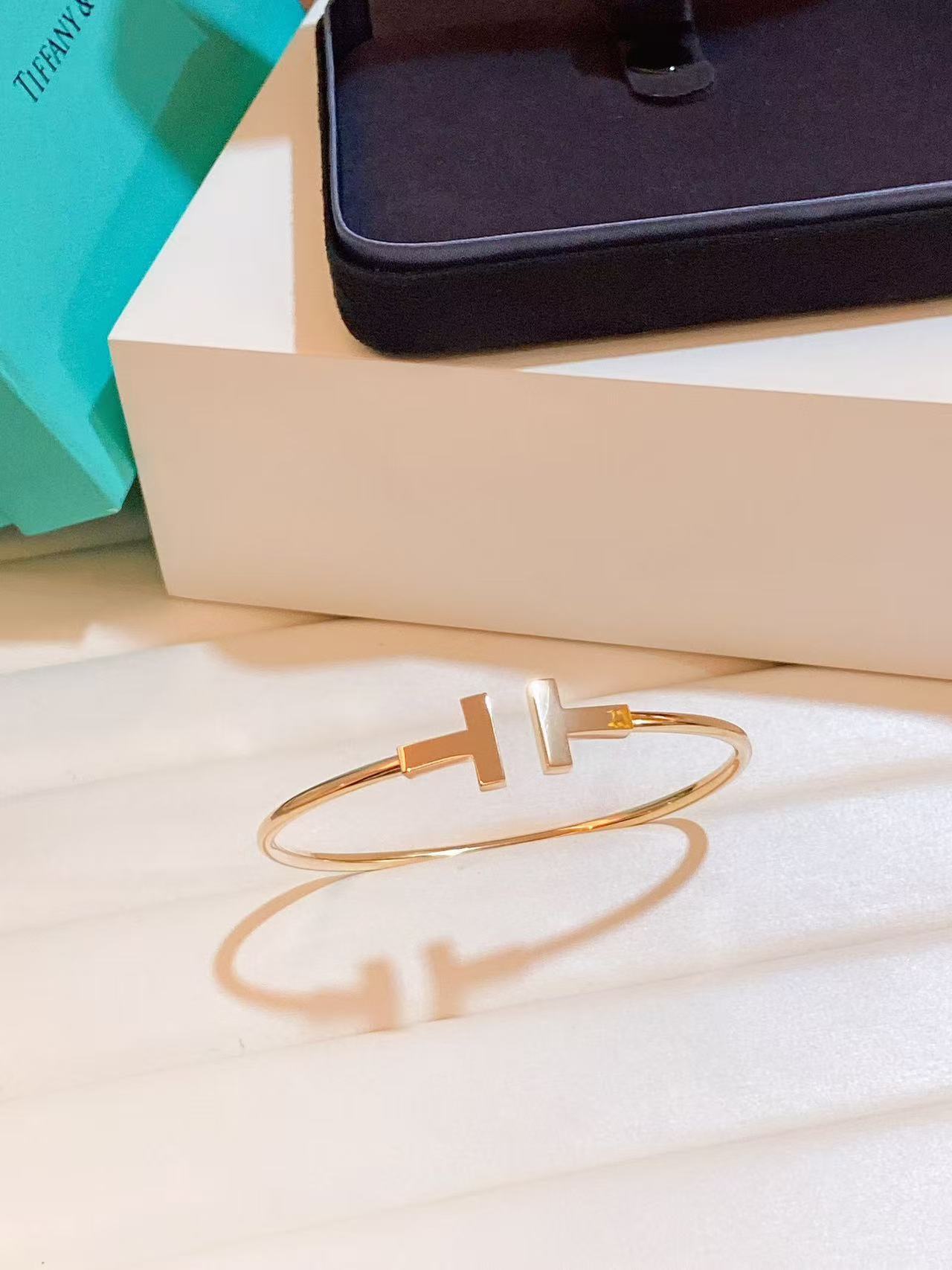 ティファニー T ワイヤー ブレスレット ローズゴールド