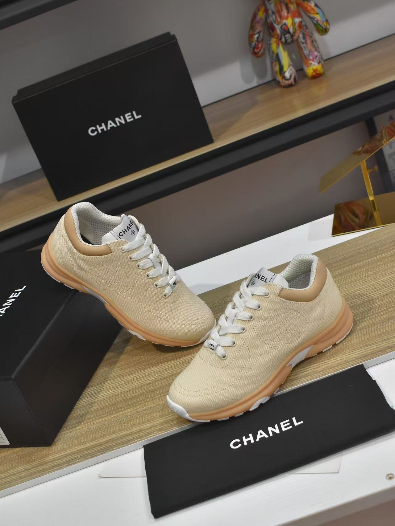 CHANEL 2024/25年 クルーズ コレクション ショー スニーカー