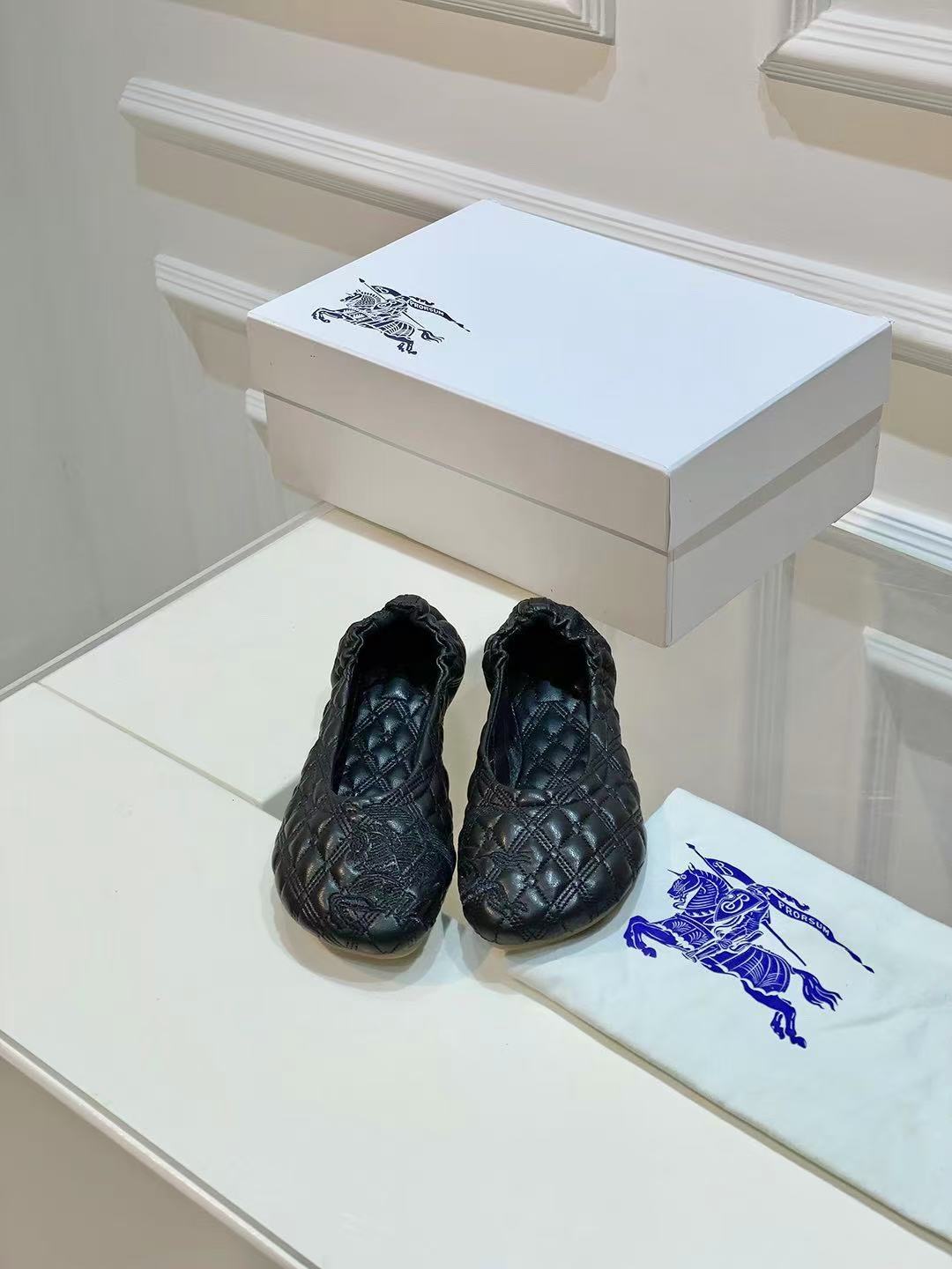 Burberry レザー サドラー バレリーナ