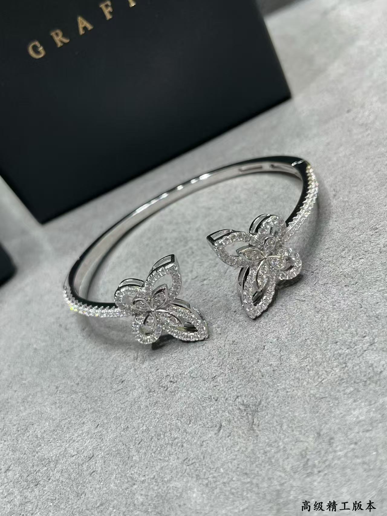 Graff ダブル バタフライ シルエット ダイヤモンド バングル