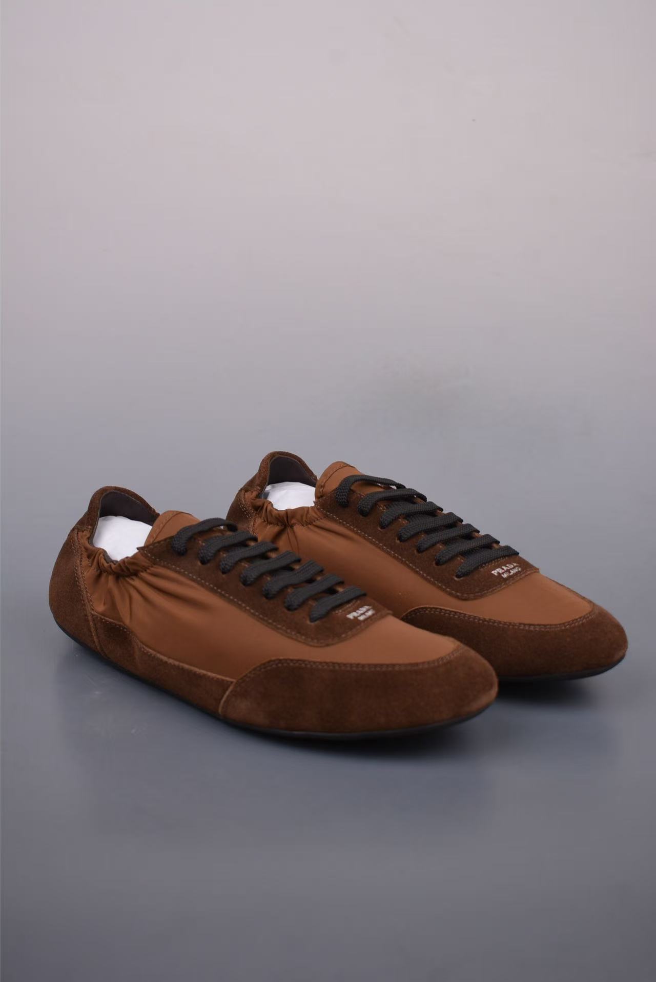 Prada プラダ コラプス Re-Nylon xスエード スニーカー