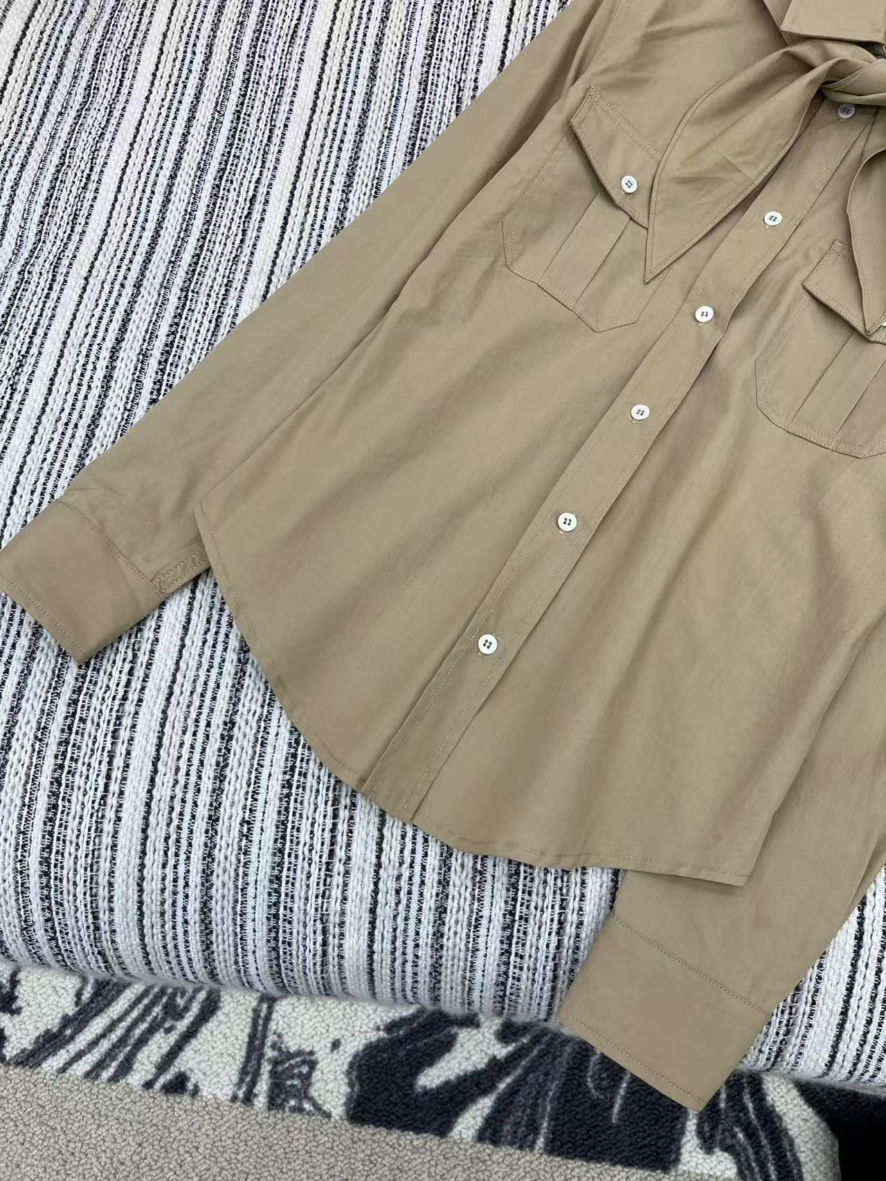 MIUMIU ネッカチーフ付 ポプリン シャツ