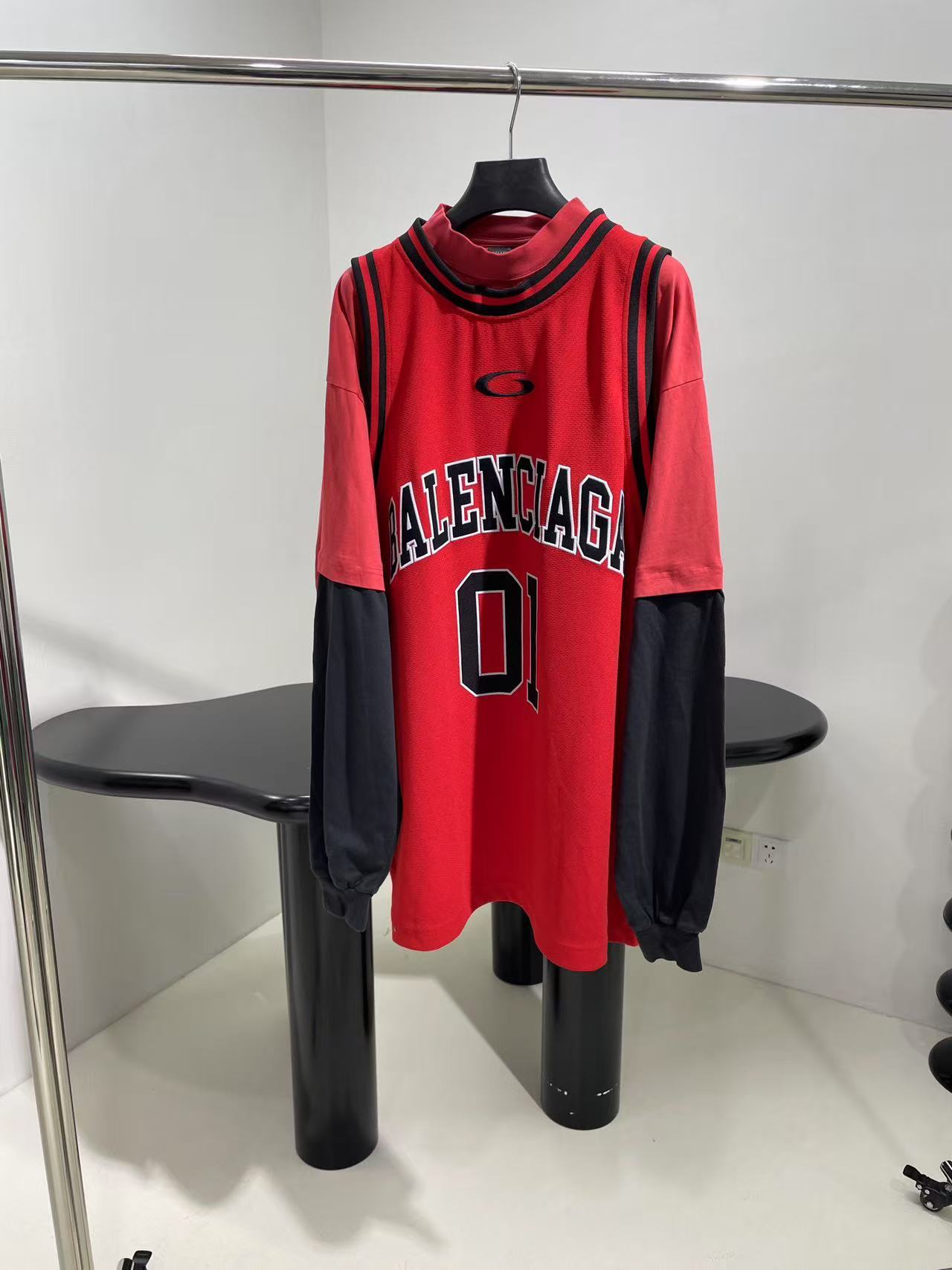 Balenciaga レッド/ブラック の メンズ BASKETBALL SERIES - レイヤード ロングスリーブ Tシャツ
