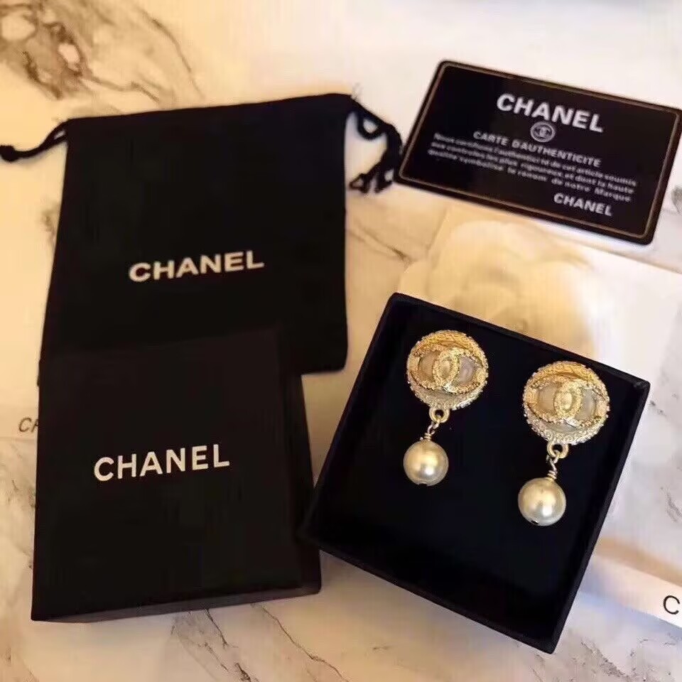 CHANEL COCOラウンドパールスウィングピアス