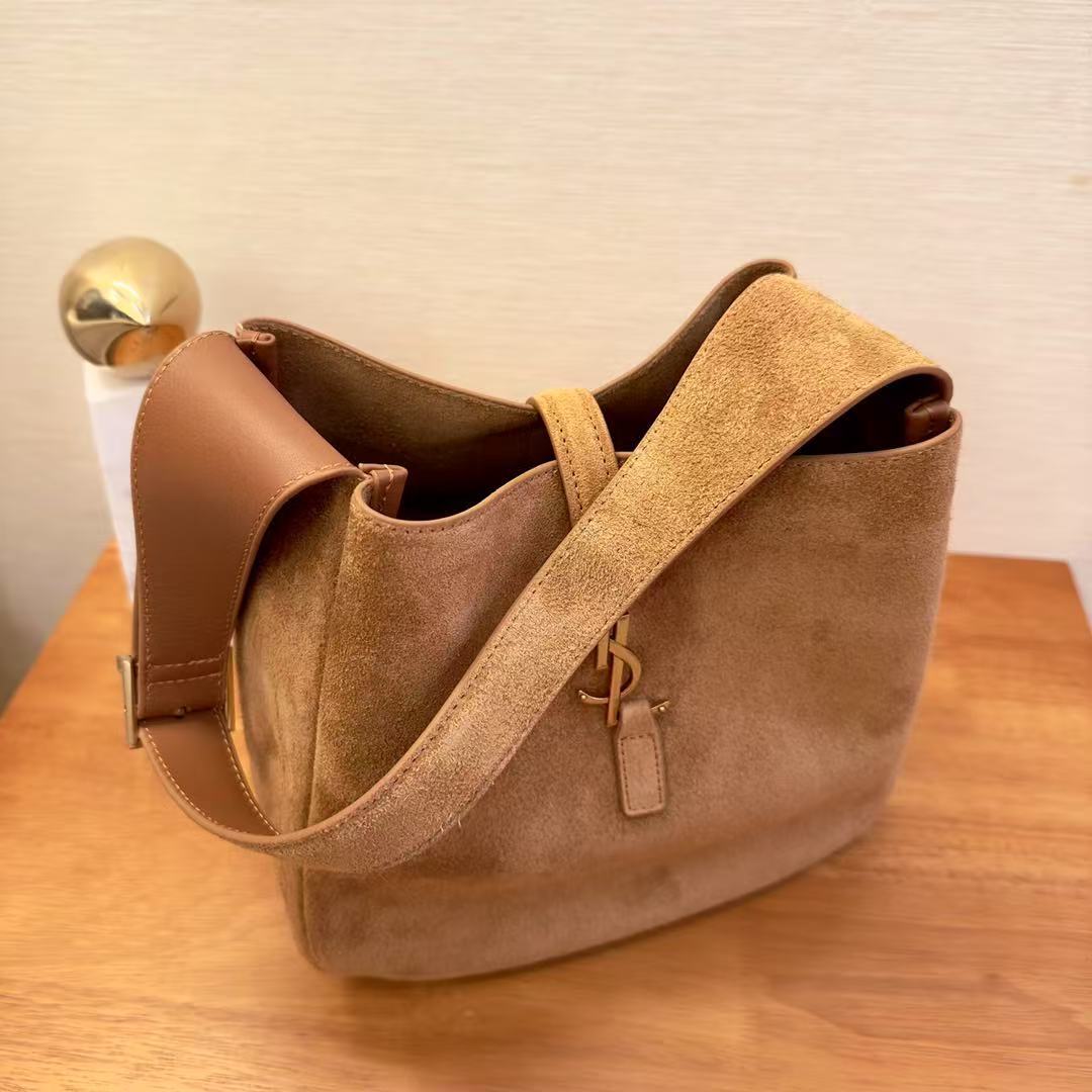  Saint Laurent サンローラン LE 37 スモール（スエード）