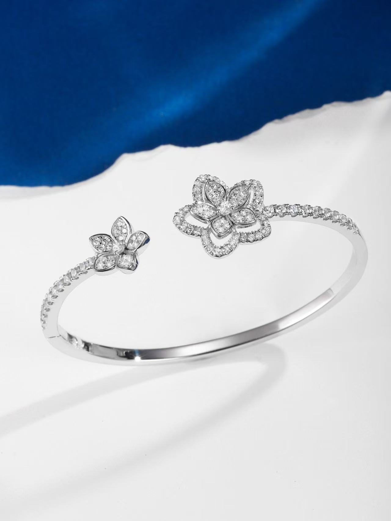 Graff ワイルドフラワー オープン ダイヤモンド バングル