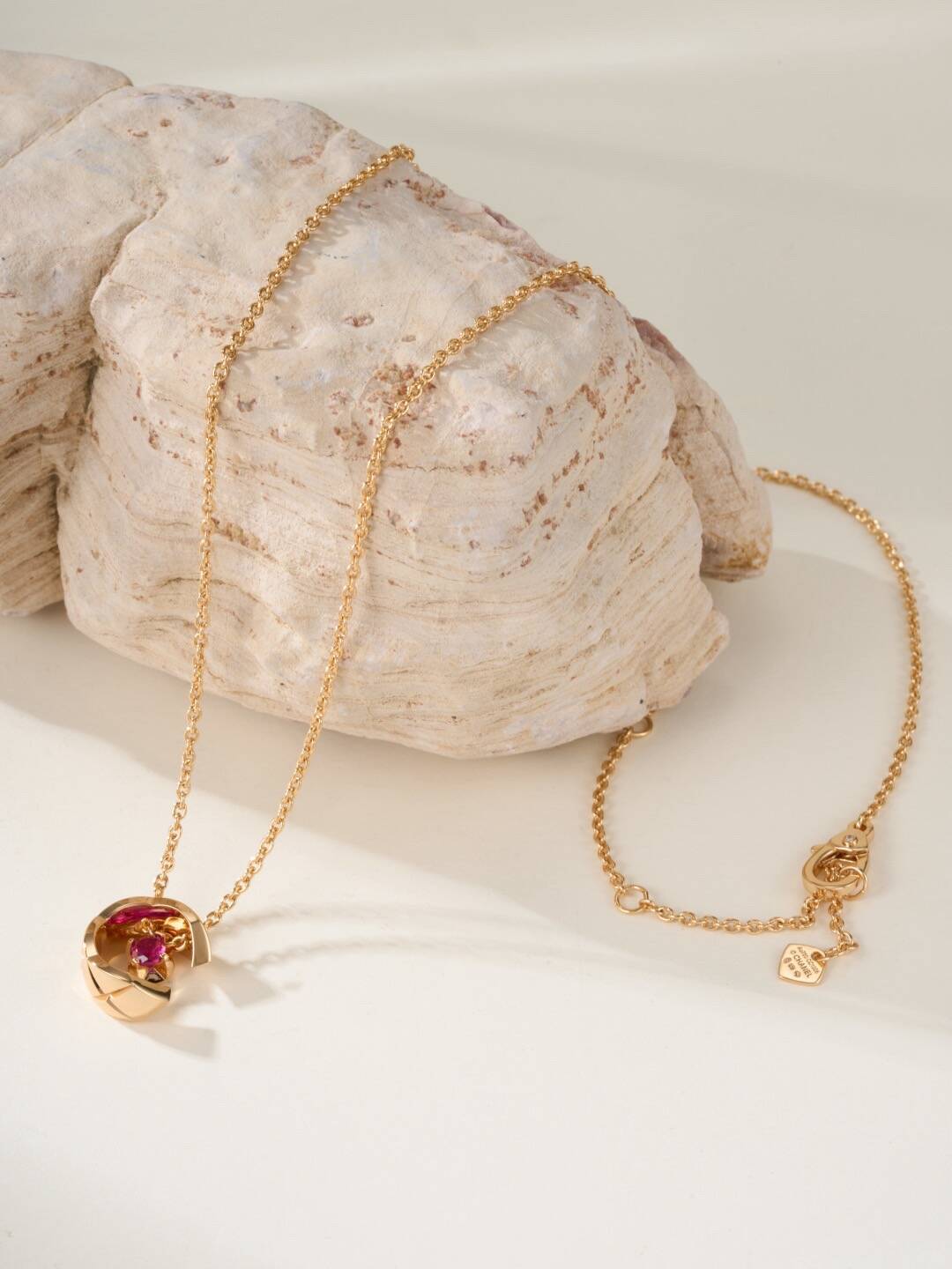 ココ クラッシュ コレクション ネックレス 18Kベージュゴールド、ルビー